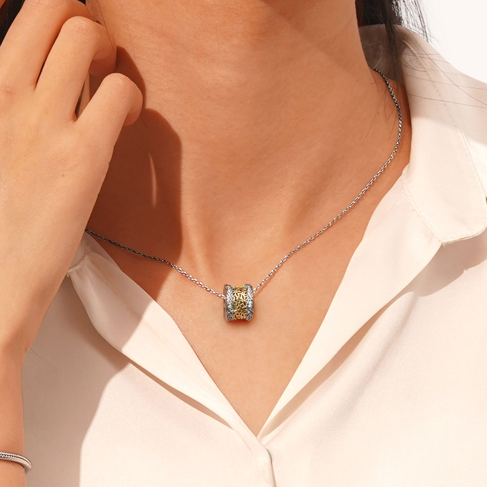 Gnoce Hollow Flower Gems Pendant Necklace_5