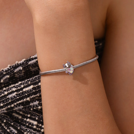 Gnoce Mexican Axolotol Embraces Heart Charm_5