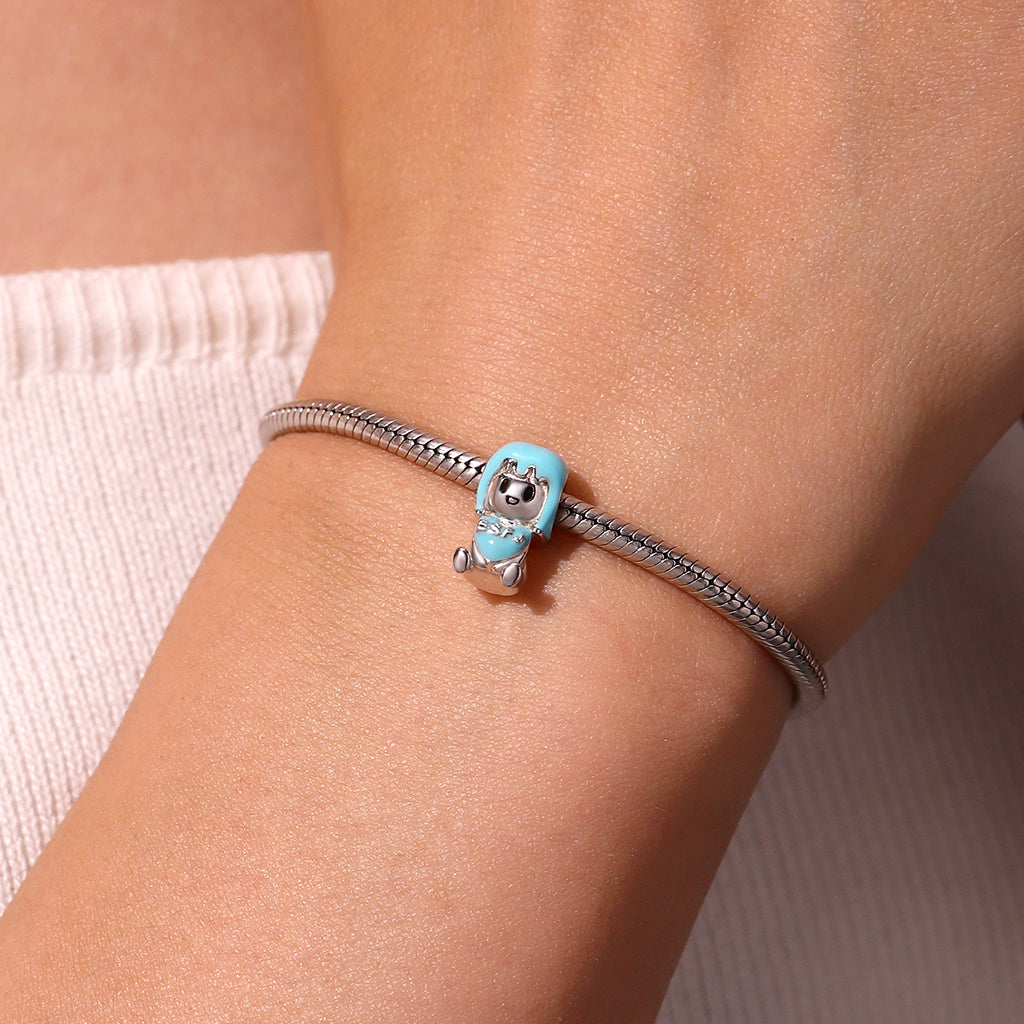 Gnoce MBTI ESFJ Personality Type Embraces Love Charm_6