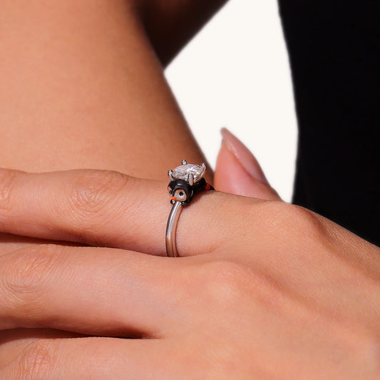 Gnoce Penguin Embraces Moissanite Round Cut Ring_9