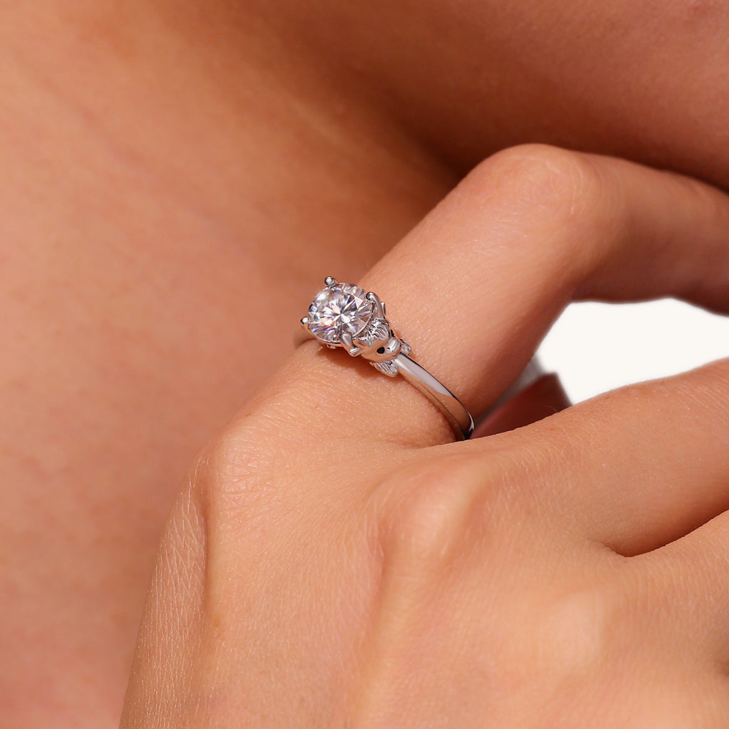 Gnoce Highland Cow Embraces Moissanite Round Cut Ring_9