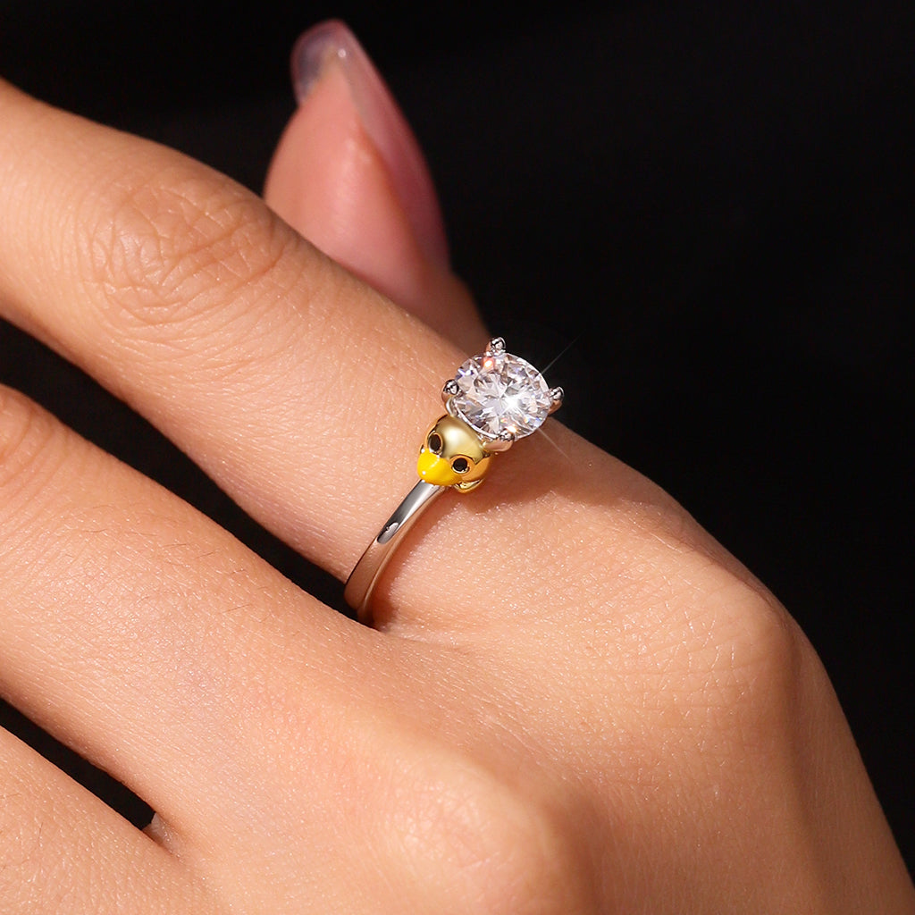 Gnoce Duck Embraces Moissanite Round Cut Ring_9