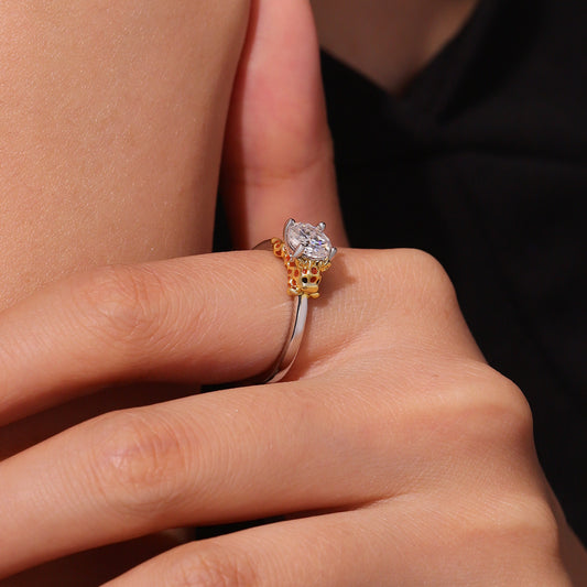 Gnoce Giraffe Embraces Moissanite Round Cut Ring_9