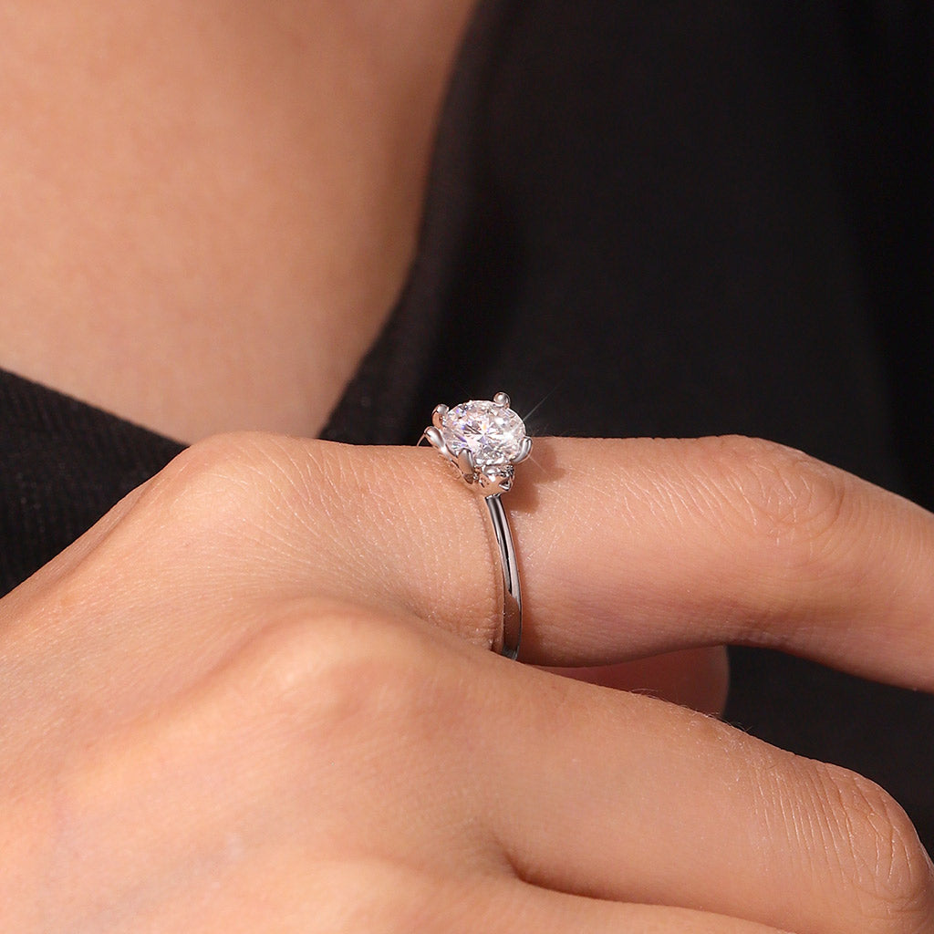 Gnoce Hummingbird Embraces Moissanite Round Cut Ring_9