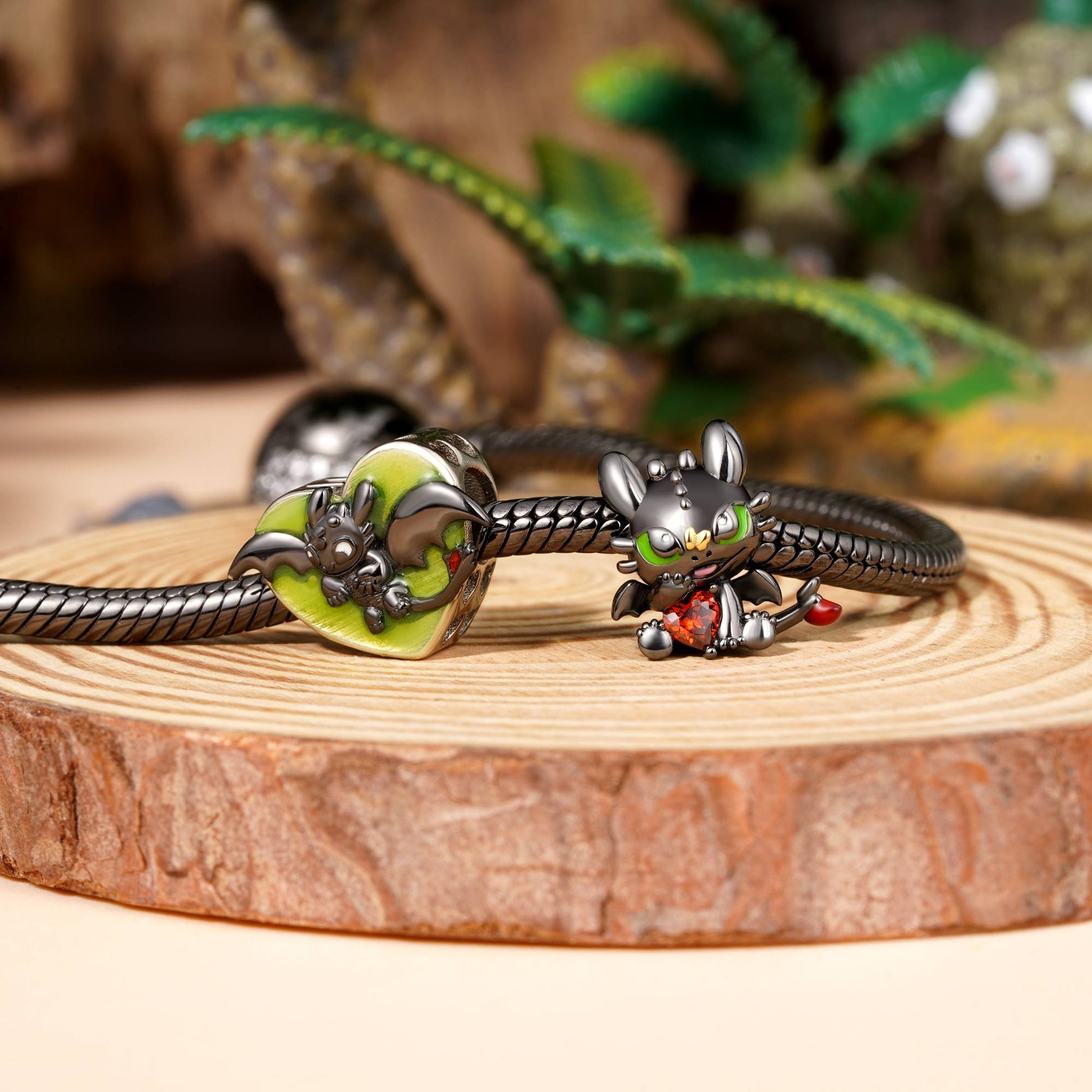 Gnoce How to Train Your Dragon Toothless Embraces Heart Charm_5