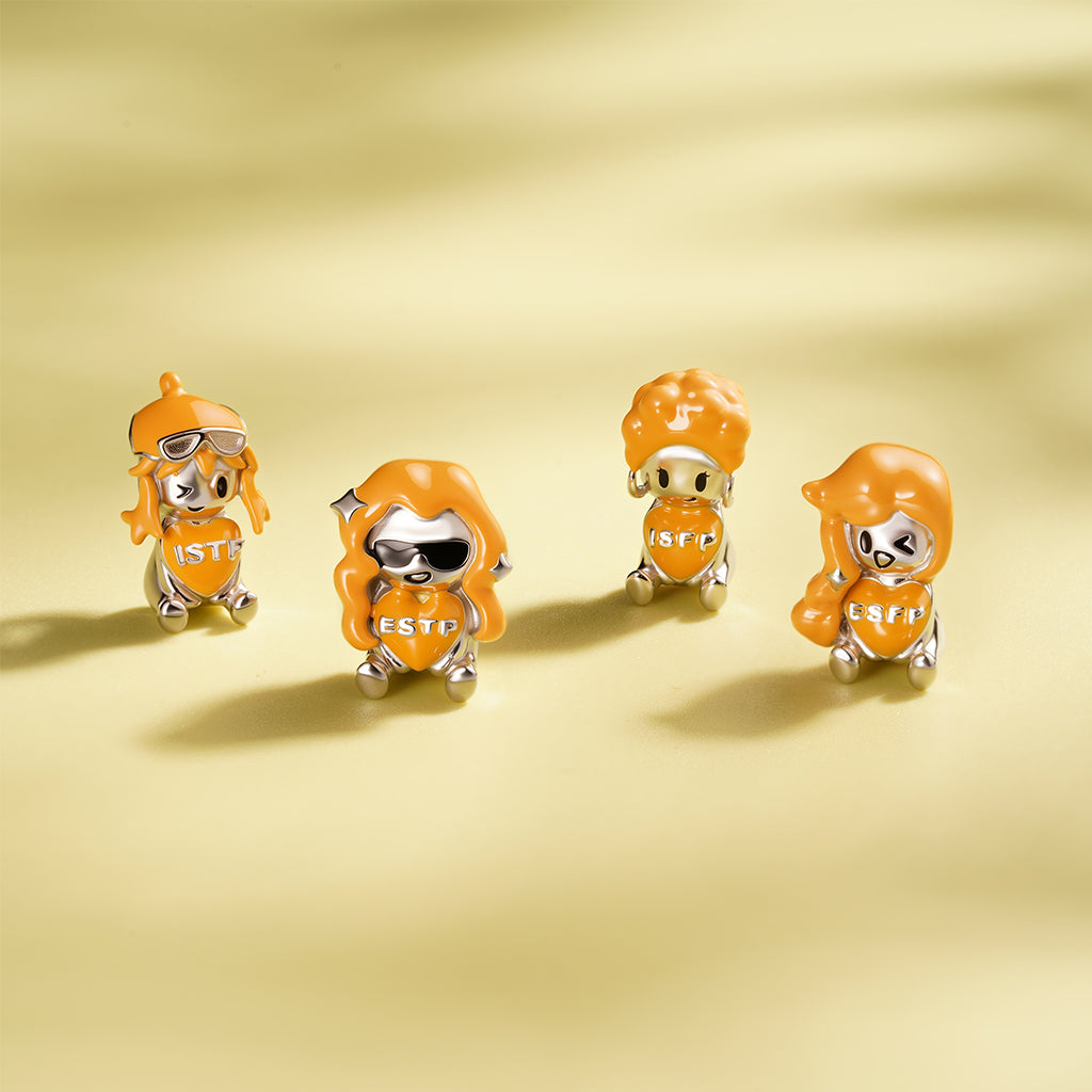 Gnoce MBTI ESFP Personality Type Embraces Love Charm_4