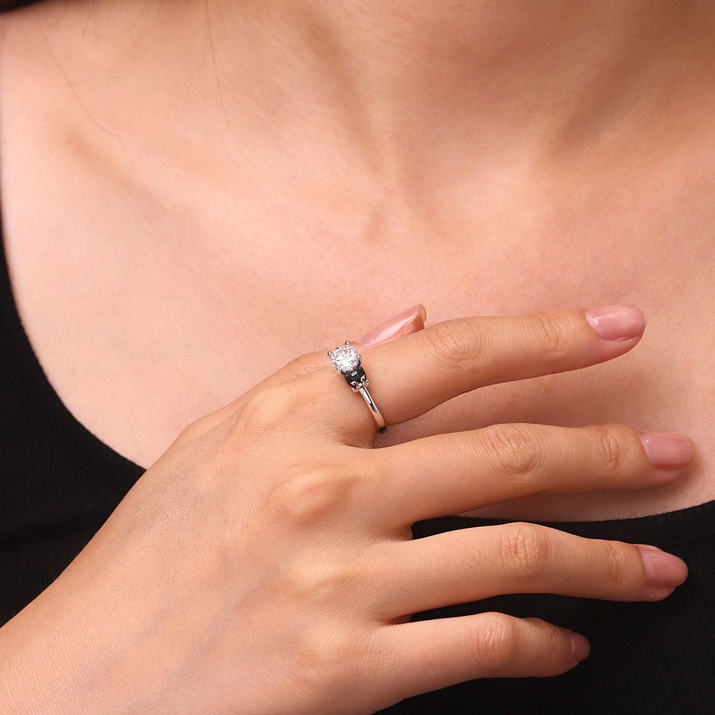 Gnoce Buttered Cat Embraces Moissanite Round Cut Ring_9