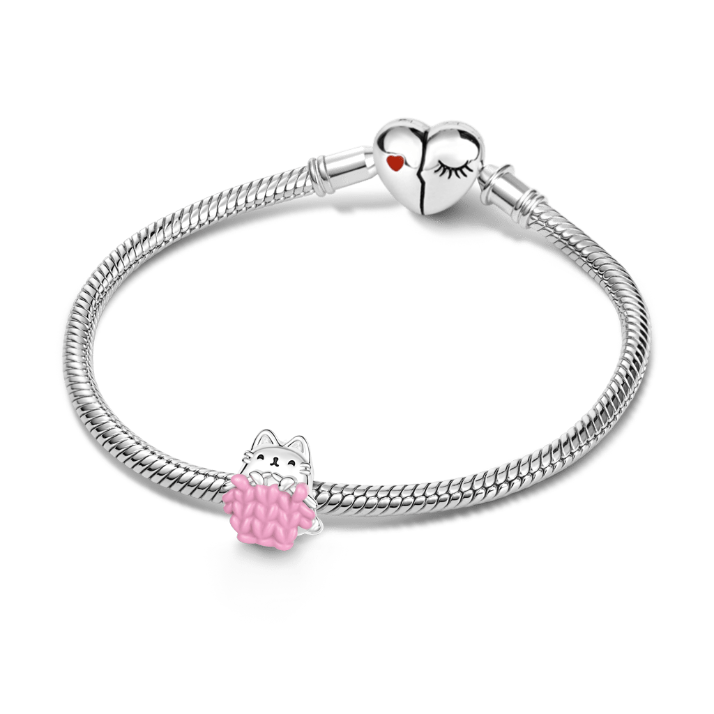 Gnoce Cat Knitting a Sweater Charm_3