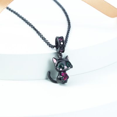 Collier Chat Noir Embrasse